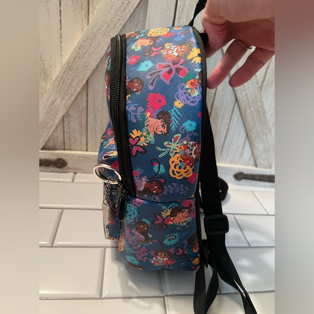 Disney Encanto backpack - Picture 3 of 10